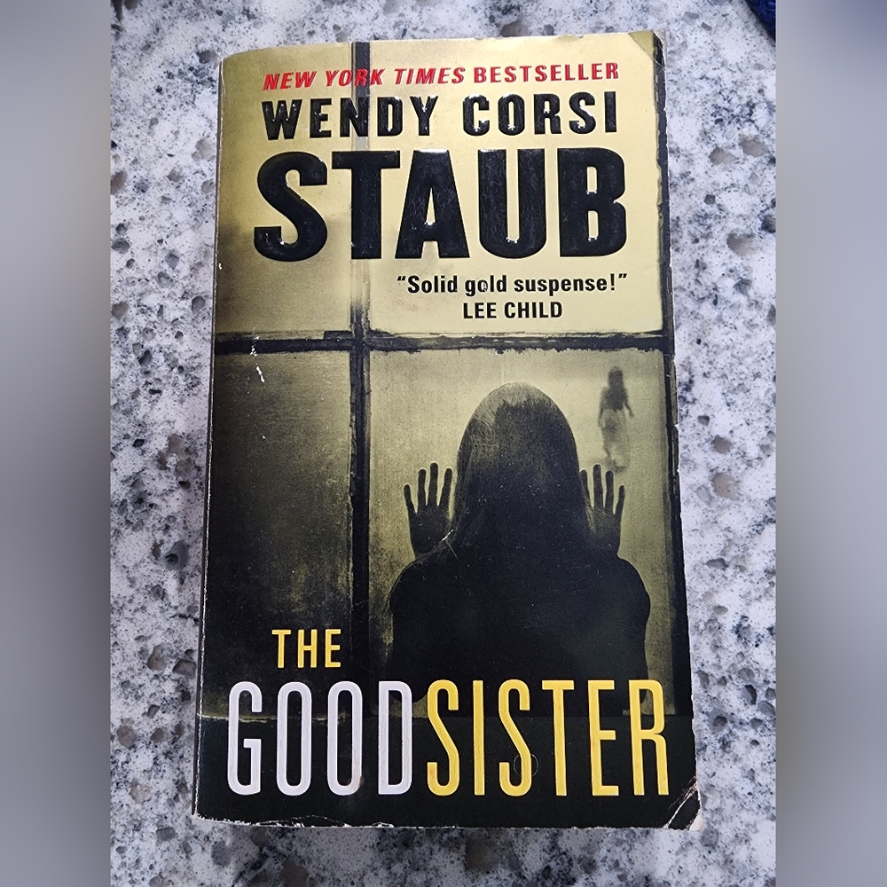 Assorted Mystery and Thriller Book Set, 7 Paperbacks - Picture 7 of 8